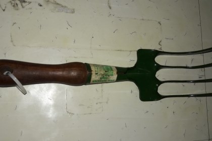 ขายชุดเครื่องมือทำสวน คราดตรง คราดโค้ง เสียม Made in Austaria.