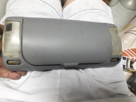 ไฟเพดาน พร้อมกล่องใส่แว่น ติดตั้งรถได้ทุกรุ่น  ของเก่าญี่ปุ่น  toyota แท้  ราคานี้รวมส่งEms