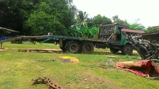 ขายด่วนรถเทนเลอร์หัวยาว เครื่อง Isuzu 6bb1 145 แรง มีเล่มทะเบียน   ห่างบันไดขึ้นรถเกียวได้ ภาษีขาดปี  58   ขาย  240000  แบ่งจ่าย  2 งวด ก็ได้  แล้วแต่ตกลงกัน คับ    จ่ายก่อน  200000    บาท   สอบถ่ามที 0986683479  สิทธิ์คับ