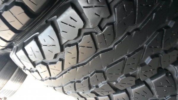 DUNLOPดอกAT30×9.5×15ปลายปี14 2เส้นสภาพ95\% ปี11 2เส้นสภาพ80\% DUNLOPดอกAT30×9.5×15ปลายปี14 2เส้นสภาพ95\% ปี11 2เส้นสภาพ80\%