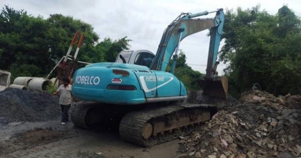 ขาย!! >>> Kobelco Sk200 Mark5 <<< รถใช้งานอยุ่ เอกสารพร้อม ราคา 685,000 บาท (ต่อรอง)