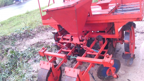 ขายเครื่องปลูกอ้อย ร่องคู่