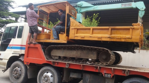 tractor-backhoeได้จัดส่งรถบรรทุกตีนตะขาบ/รถดั้มเปอร์ติดเครน สำหรับขนย้ายอิฐหิน ดิน ปูน เอนกประสงค์ ไ tractor-backhoeได้จัดส่งรถบรรทุกตีนตะขาบ/รถดั้มเปอร์ติดเครน สำหรับขนย้ายอิฐหิน ดิน ปูน เอนกประสงค์ ไ