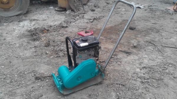 มาอีกแล้วครับ  เครื่องตบดินตบเพลท เตารีด เครื่อง ROBIN ยี่ห้อ MIKASA เก่าญี่ปุ่น