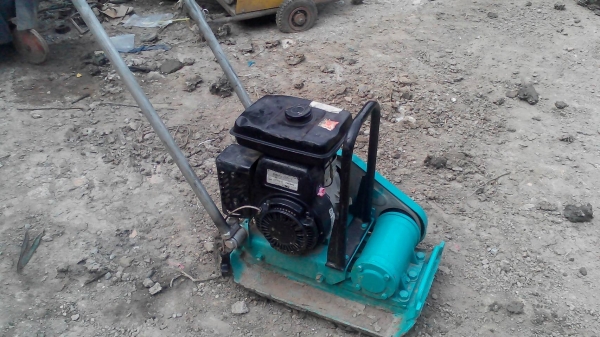 มาอีกแล้วครับ  เครื่องตบดินตบเพลท เตารีด เครื่อง ROBIN ยี่ห้อ MIKASA เก่าญี่ปุ่น