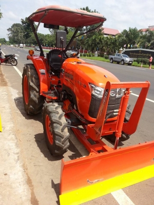 ขายครับ 36แรง ตัวรถ+ใบดัน  ราคา 245,000 บาท กันทรลักษ์ ศรีสะเกษ โทร.0816004753 สนใจต่อรองได้ครับ.