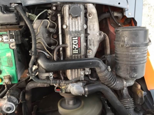 ขาย รถฟอร์คลิฟท์ TOYOTA 2.5ตัน เสา 4.5เมตร เครื่องดีเซล  เก่าญี่ปุ่น โทร.090-986-2521 อ๊อบ