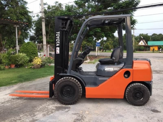 ขาย รถฟอร์คลิฟท์ TOYOTA 2.5ตัน เสา 4.5เมตร เครื่องดีเซล  เก่าญี่ปุ่น โทร.090-986-2521 อ๊อบ