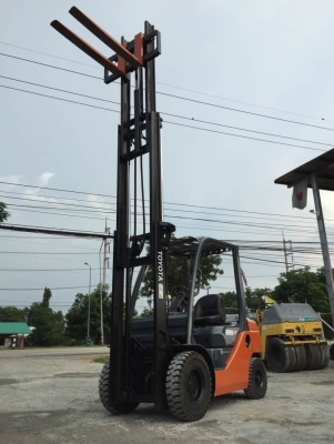 ขาย รถฟอร์คลิฟท์ TOYOTA 2.5ตัน เสา 4.5เมตร เครื่องดีเซล  เก่าญี่ปุ่น โทร.090-986-2521 อ๊อบ