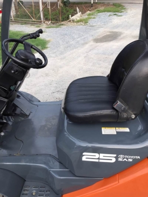 ขาย รถฟอร์คลิฟท์ TOYOTA 2.5ตัน เสา 4.5เมตร เครื่องดีเซล  เก่าญี่ปุ่น โทร.090-986-2521 อ๊อบ