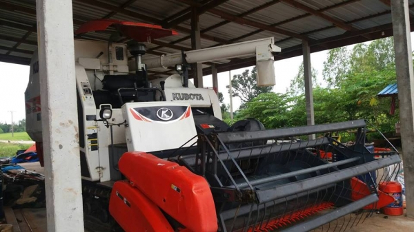 ขายรถเกี่ยวข้าว KUBOTA DC95GM จดทะเบียน2556 ใช้งาน1559ชั่วโมง สภาพพร้อมใช้งาน ราคา750,000 สนใจโทร 090-8588220คุณนะ 093-3258446คุณบิว หรือเข้าดูสินค้าอื่นๆได้ที่ www.narong2truck.com หรือ www.truck.in.th/498 หรือเพจFacebook ณรงค์ ซื้อขายรถมือสอง (เว็บไซต์ส