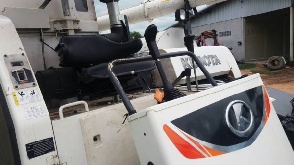 ขายรถเกี่ยวข้าว KUBOTA DC95GM จดทะเบียน2556 ใช้งาน1559ชั่วโมง สภาพพร้อมใช้งาน ราคา750,000 สนใจโทร 090-8588220คุณนะ 093-3258446คุณบิว หรือเข้าดูสินค้าอื่นๆได้ที่ www.narong2truck.com หรือ www.truck.in.th/498 หรือเพจFacebook ณรงค์ ซื้อขายรถมือสอง (เว็บไซต์ส