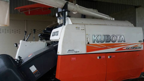 ขายรถเกี่ยวข้าว KUBOTA DC95GM จดทะเบียน2556 ใช้งาน1559ชั่วโมง สภาพพร้อมใช้งาน ราคา750,000 สนใจโทร 090-8588220คุณนะ 093-3258446คุณบิว หรือเข้าดูสินค้าอื่นๆได้ที่ www.narong2truck.com หรือ www.truck.in.th/498 หรือเพจFacebook ณรงค์ ซื้อขายรถมือสอง (เว็บไซต์ส