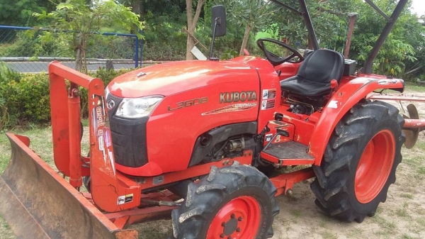 ขายรถไถ KUBOTA L3608 อุปกรณ์ ดันหน้า ผานหลัง สภาพพร้อมใช้งาน ราคา285,000 สนใจโทร 090-8588220คุณนะ 093-3258446คุณบิว หรือเข้าดูสินค้าอื่นๆได้ที่ www.narong2truck.com หรือ www.truck.in.th/498 หรือเพจFacebook ณรงค์ ซื้อขายรถมือสอง (เว็บไซต์ส่วนตัว) หรือFaceb