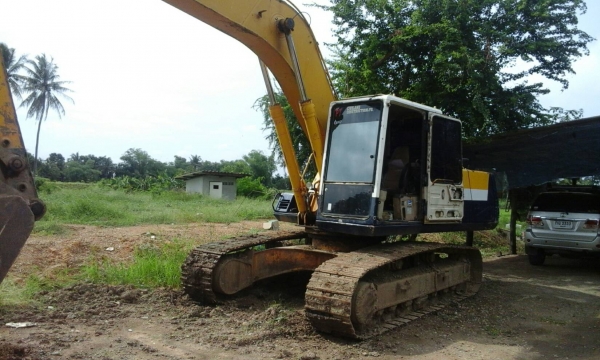 ขายแบ็คโฮPC200รุ่น5 เอกสารอินวอยร์ 890,000ต่อรองได้ครับ0892095791