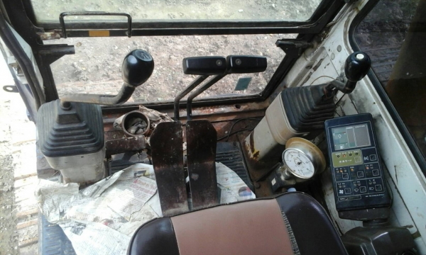 ขายแบ็คโฮPC200รุ่น5 เอกสารอินวอยร์ 890,000ต่อรองได้ครับ0892095791