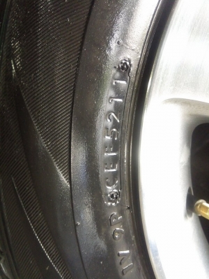 แม็กเดิม ขอบ 14 ใส่รถได้หลายรุ่น พร้อมยาง 2400 บาท แม็กเดิม ขอบ 14 ใส่รถได้หลายรุ่น พร้อมยาง 2400 บาท