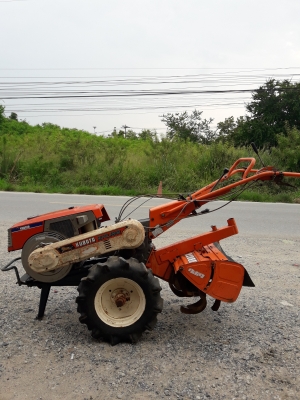 รถไถนาคูโบต้าเก่าญี่ปุ่น