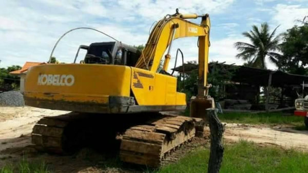 ขาย 395,000 KOBELCO SK200 MARK 3  (เก๋งเทา กล่องไฟฟ้ามี  จอมี )เครื่องดี ไฟฟ้าครบ   รถอยู จ.ยโสธร  090-772-3710 090-772-3708