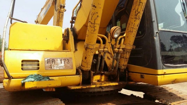 ขายรถขุดแบ็คโค PC200-6 KOMATSU เอกสารเล่มทะเบียน ไฟฟ้าครบสภาพพร้อมลงงาน ช่วงล่างดี