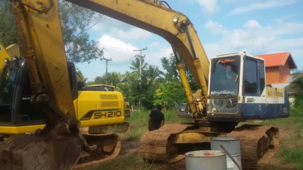 ขายแพ็คคู่ 2 คัน 1,150,000 บาท CAT320V1 และ KOMATSU PC200-5 สภาพพร้อมใช้  รถอยู่ จ.ขอนแก่น  090-772-3710 090-772-3708