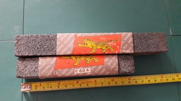 ขายหินลับขัดพื้นได้ ลับมีด จอบ เคียว ตราเสือแบบเหลี่ยมเก่าเก็บ