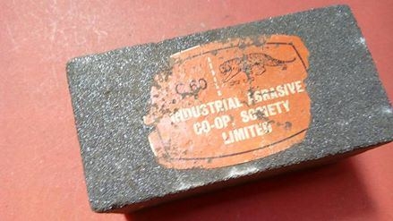 ขายหินลับขัดพื้นได้ ลับมีด จอบ เคียว ตราเสือแบบเหลี่ยมเก่าเก็บ