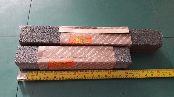 ขายหินลับขัดพื้นได้ ลับมีด จอบ เคียว ตราเสือแบบเหลี่ยมเก่าเก็บ