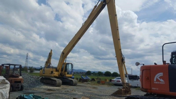 ขายรถขุดบูมยาว 18 เมตร PC200LC-8 ขายรถขุดบูมยาว 18 เมตร PC200LC-8