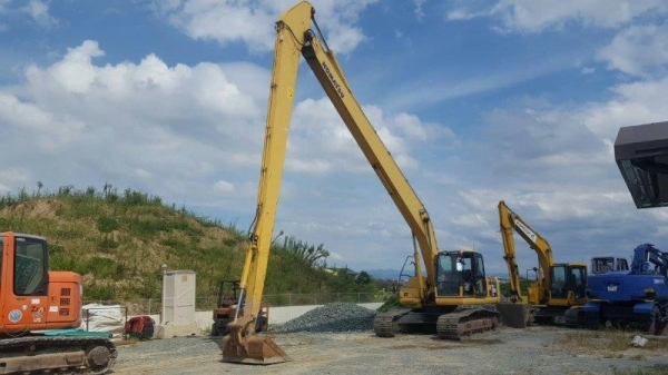 ขายรถขุดบูมยาว 18 เมตร PC200LC-8