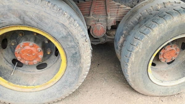 ขายรถขุดแบ็คโค 100มาร์คทรี พร้อมเทรลเลอร์185ฝาส้ม 6BG1 ทะเบียนเต็ม ช่วงล่างFUSO เบรคลม พร้อมใช้งาน เอกสารครบทั้งคู่