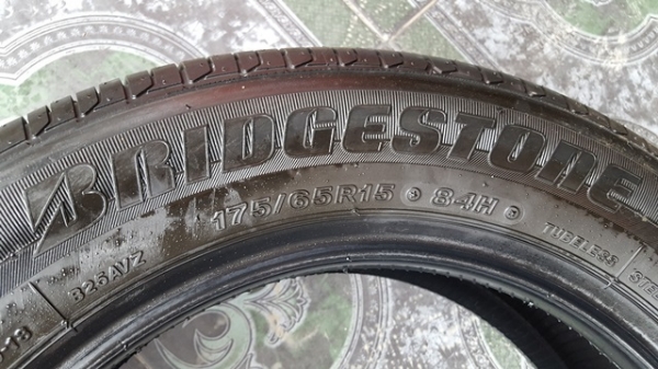 ยางป้าย175/65/15 ปี 3016 BRIDGESTONE B250  4 เส้น