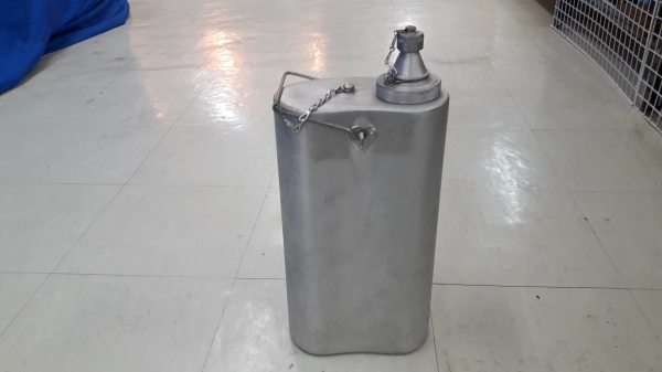 ขายถังน้ำรถถังทหารรัสเซีย ทำจากอลูมิเนียมหนาและหนักสวยงามกว้าง7.5" ยาว15-17" Made in Russia.ใบใหญ่ขนาดกลางๆ ขายถังน้ำรถถังทหารรัสเซีย ทำจากอลูมิเนียมหนาและหนักสวยงามกว้าง7.5" ยาว15-17" Made in Russia.ใบใหญ่ขนาดกลางๆ