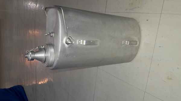 ขายถังน้ำรถถังทหารรัสเซีย ทำจากอลูมิเนียมหนาและหนักสวยงามกว้าง7.5" ยาว15-17" Made in Russia.ใบใหญ่ขนาดกลางๆ