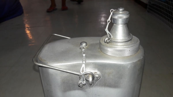 ขายถังน้ำรถถังทหารรัสเซีย ทำจากอลูมิเนียมหนาและหนักสวยงามกว้าง7.5" ยาว15-17" Made in Russia.ใบใหญ่ขนาดกลางๆ ขายถังน้ำรถถังทหารรัสเซีย ทำจากอลูมิเนียมหนาและหนักสวยงามกว้าง7.5" ยาว15-17" Made in Russia.ใบใหญ่ขนาดกลางๆ