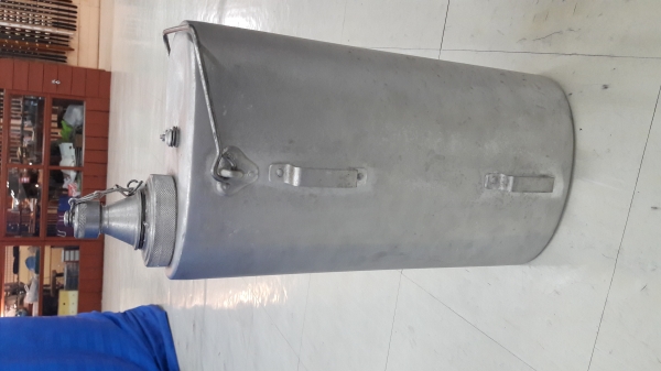 ขายถังน้ำรถถังทหารรัสเซีย ทำจากอลูมิเนียมหนาและหนักสวยงามกว้าง7.5" ยาว15-17" Made in Russia.ใบใหญ่ขนาดกลางๆ ขายถังน้ำรถถังทหารรัสเซีย ทำจากอลูมิเนียมหนาและหนักสวยงามกว้าง7.5" ยาว15-17" Made in Russia.ใบใหญ่ขนาดกลางๆ