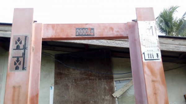 ขายโฟล์คลิฟท์ (Forklif) ใช้มือโยก ยกของได้ 2 ตัน กระบอกไม่เยิ้ม สภาพดี ขายโฟล์คลิฟท์ (Forklif) ใช้มือโยก ยกของได้ 2 ตัน กระบอกไม่เยิ้ม สภาพดี