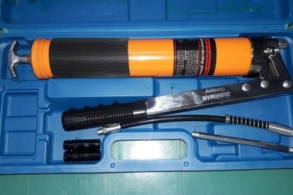 ขายกระบอกอัดจาระบี2สูบเยอรมันสวยแข็งแรงSHARMAN Made in Germany.