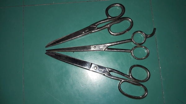 ขายกรรไกรเยอรมันชุด3ด้าม งานเก่าสภาพดีคมกริบMade in Germany.