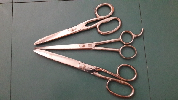 ขายกรรไกรเยอรมันชุด3ด้าม งานเก่าสภาพดีคมกริบMade in Germany.