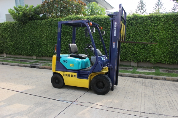 ขาย Folklift KOMATSU FG10C-16 1ตัน เสาฟรูฟี สูง 3.70  เมตร ยกในที่หลังคาเตี้ยสบาย