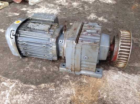 ขายมอเตอร์เกียร์ SEW eurodrive 3/4HP. 380V อัตราทด 1:48 เพลาออกประมาณ 29รอบต่อนาที สภาพสวยเดิมๆ หมุนนิ่ม พร้อมใช้งาน ขายมอเตอร์เกียร์ SEW eurodrive 3/4HP. 380V อัตราทด 1:48 เพลาออกประมาณ 29รอบต่อนาที สภาพสวยเดิมๆ หมุนนิ่ม พร้อมใช้งาน