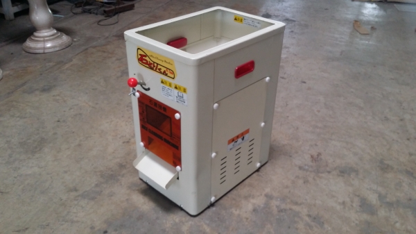 เครื่องแยกหิน TOXIKA รุ่น A-100 เก่าญี่ปุ่น กำลังการผลิต 150 kg./ชม.