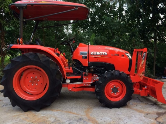 ขายรถไถคูโบต้า L3608 4WD2เพลา ทำงาน 914 ชม. สภาพพร้อมใช้งาน ทุกระบบสมบูรณ์  อุปกรณ์ใบดันหน้าและผานพรวน ราคา 298,000 บาท สนใจโทร 081-9136451 หรือ ขอดูรูปเพิ่มเติมทาง line:bow6451 ค่ะ