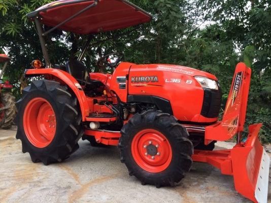 ขายรถไถคูโบต้า L3608 4WD2เพลา ทำงาน 914 ชม. สภาพพร้อมใช้งาน ทุกระบบสมบูรณ์  อุปกรณ์ใบดันหน้าและผานพรวน ราคา 298,000 บาท สนใจโทร 081-9136451 หรือ ขอดูรูปเพิ่มเติมทาง line:bow6451 ค่ะ