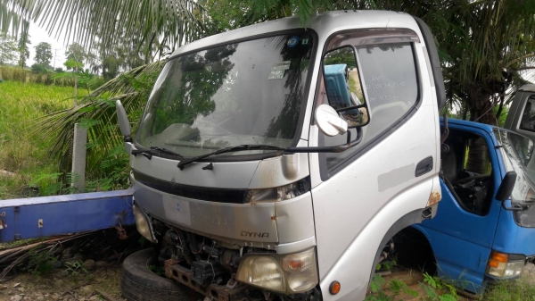 ด่วนๆๆๆลดราคาเหลือ 57,000 ขายหังเก๋ง ISUZU  NPR  หัวการ์ตูน หัวขนาด4-6ล้อกลาง มีแหนบคัทชีตัดหลังมา