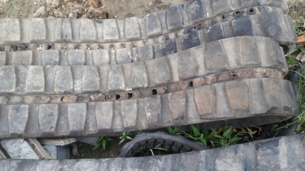 ขายแทรคยางขนาด 450*16.3*36 สำหรับรถขุด 60-70 ขายเส้นล่ะ 22,000บาท