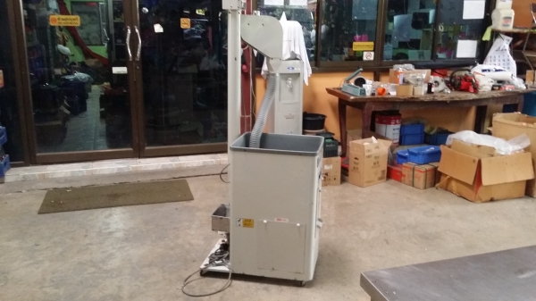 เครื่องแยกหิน KANRYU รุ่น SST200-2  เก่าญี่ปุ่น กำลังการผลิต 300 kg./ชม.