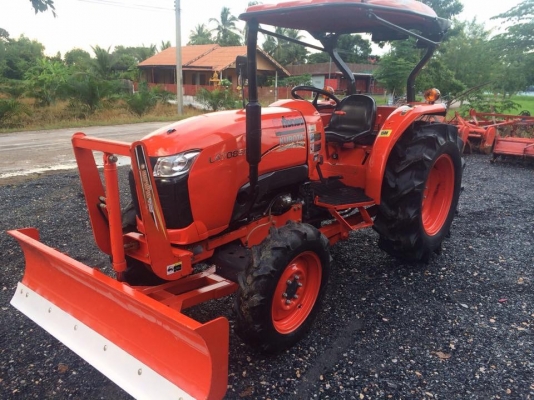 ขายรถไถคูโบต้า L4708SP 4WD2เพลา ใช้งานน้อย รถสวยสภาพนางฟ้า 600 ชั่วโมง อุปกรณ์ใบดันหน้าและโลเตอร์รีจอบหมุน  ราคา 450,000 บาท สนใจโทร 081-9136451 หรือ ขอดูรูปเพิ่มเติมทาง line:bow6451 ค่ะ