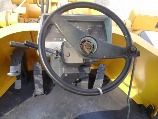 ขายรถตักล้อยาง KOMATSU WA 100-3 เก่านอกเอกสารอินวอยไฟฟ้าครบยังไม่ใช้งานในไทยสภาพเต็มทุกอย่างพร้อมใช้งาน ขายรถตักล้อยาง KOMATSU WA 100-3 เก่านอกเอกสารอินวอยไฟฟ้าครบยังไม่ใช้งานในไทยสภาพเต็มทุกอย่างพร้อมใช้งาน